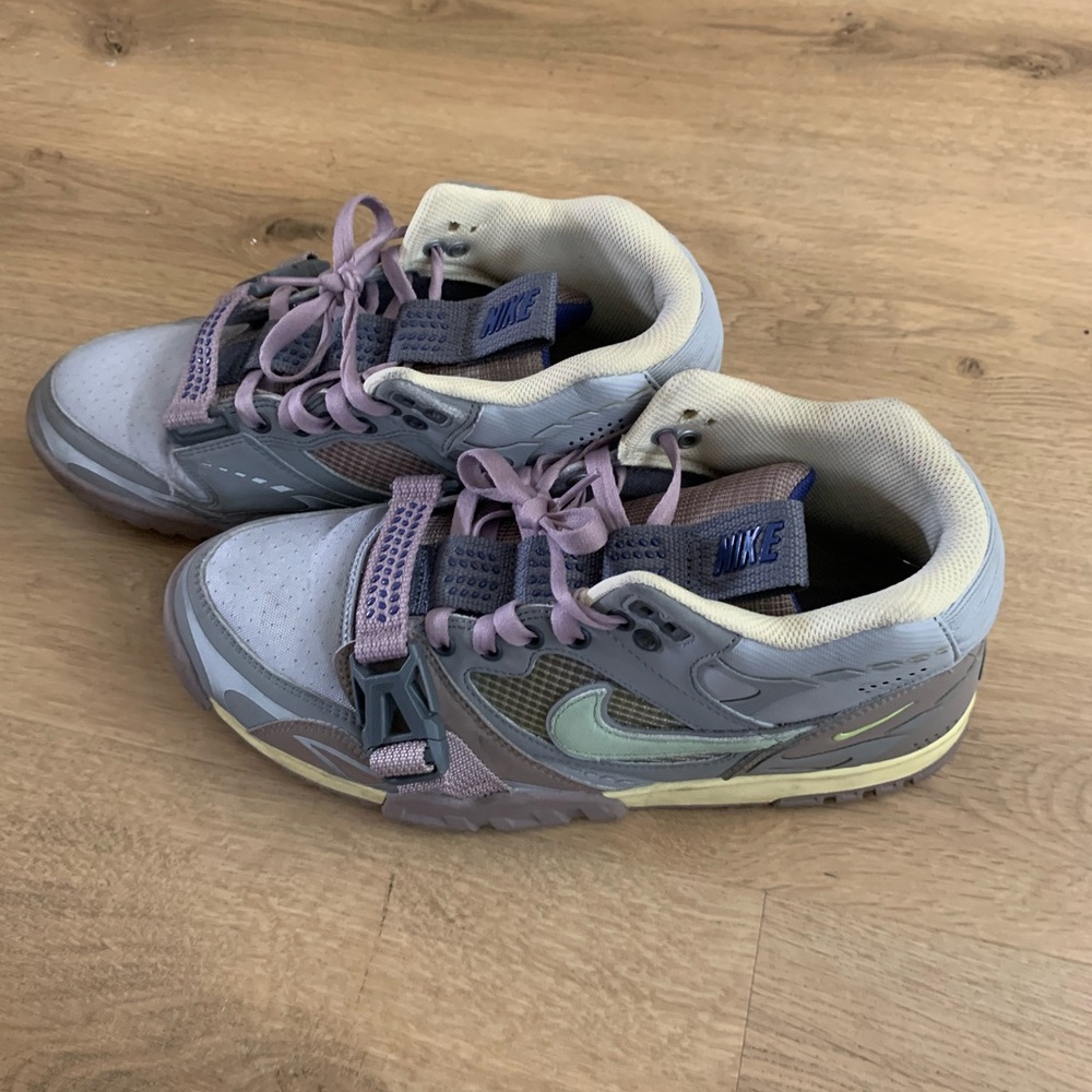 Nike Air Trainer 1 Utility SP
Light Smoke Grey Honeydew Particle Grey